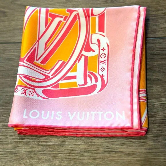 Louis Vuitton silk scarf🧡🩷